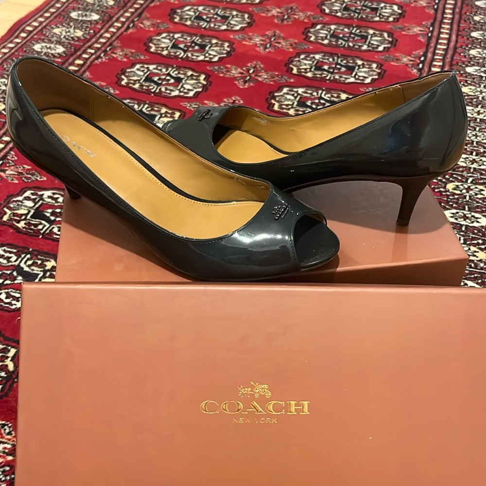 Coach heels , navy , barely worn